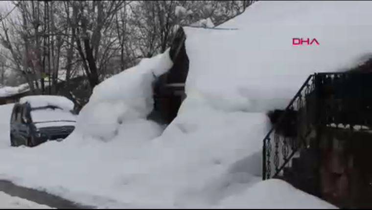 Karlıova’da 25 köy yolu kapandı. Tek katlı evler kara gömüldü 8